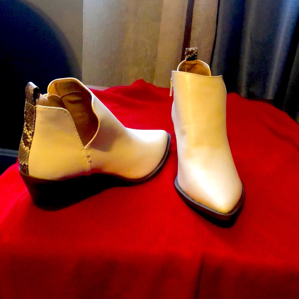 Cowboy boot - shoes - size 8.5 - worn one time